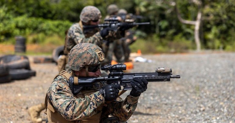POTD: Recon Marines Armed with M27 Reconnaissance Weapons Kits (RWK)