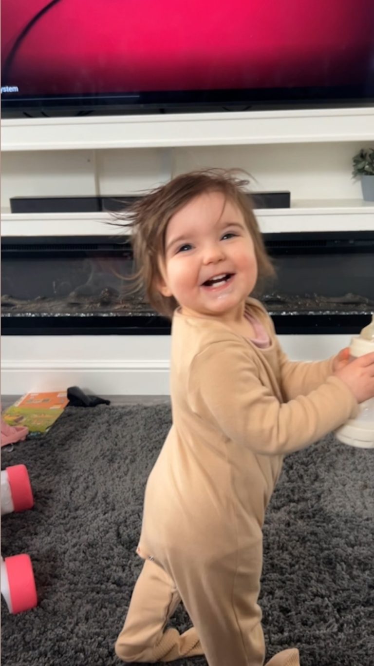 WATCH:  Toddler demands parents play 'Apt.' by Rosé and Bruno Mars