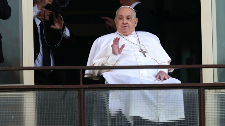 Pope Francis appears in hospital window, greeting crowd after 5 weeks of treatment