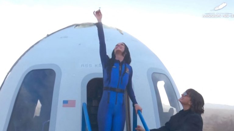 Video The moment Katy Perry, Blue Origin returned to Earth