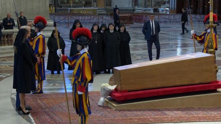 WATCH:  President Trump, Melania Trump pay respects to Pope Francis