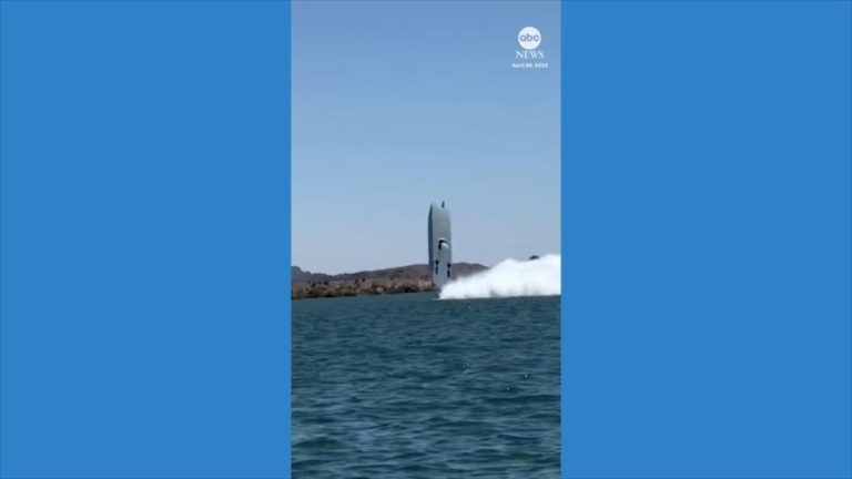 WATCH:  Speedboat goes flying during competition on Arizona's Lake Havasu