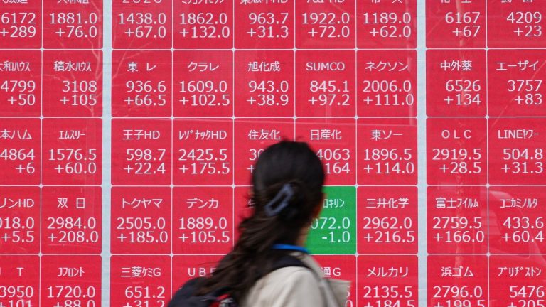 Asian markets rebound, US futures edge up amid Trump tariff turmoil