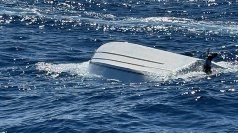 1 dead, 4 rescued, others missing after boat overturns off Florida coast