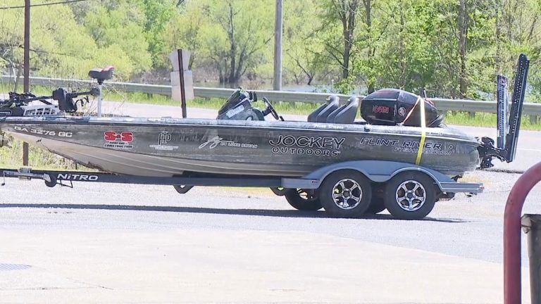 3 killed in 2-boat collision on Alabama lake, state authorities say
