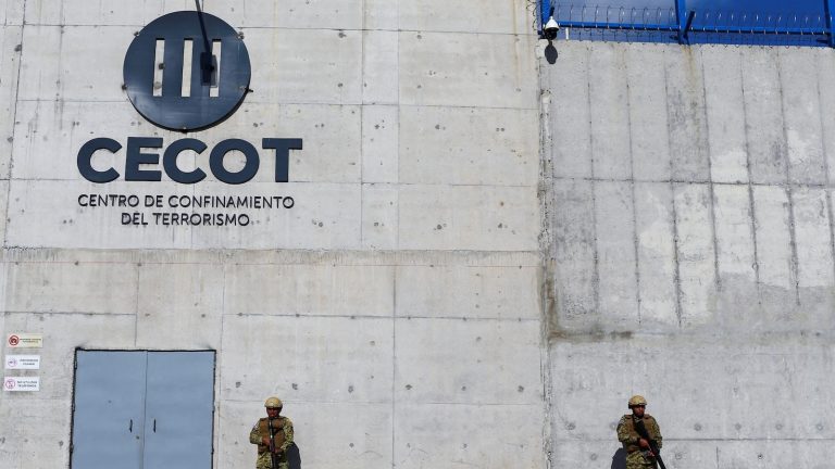 Attorneys for Venezuelan detainee imprisoned in El Salvador say his detention is ‘lawless’