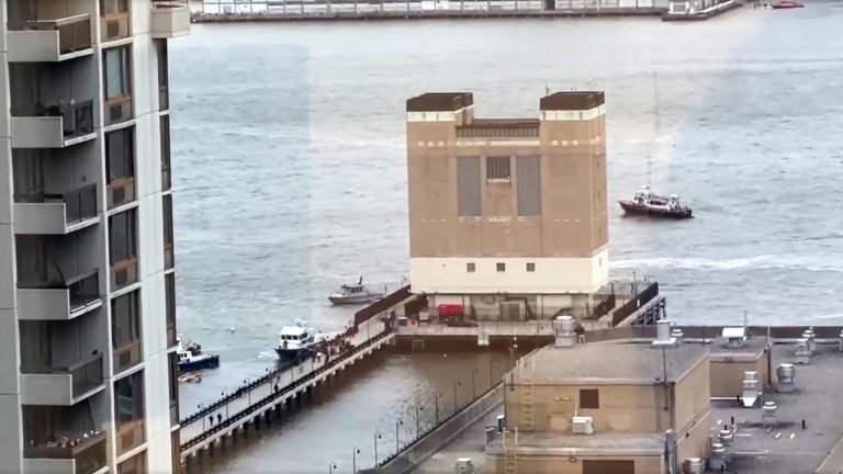 Helicopter crashes in Hudson River in New York City, fatalities reported