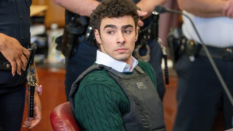 Federal prosecutors to seek death penalty for accused CEO killer Luigi Mangione