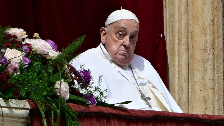 Pope Francis appears for Easter Sunday blessing after meeting JD Vance at Vatican