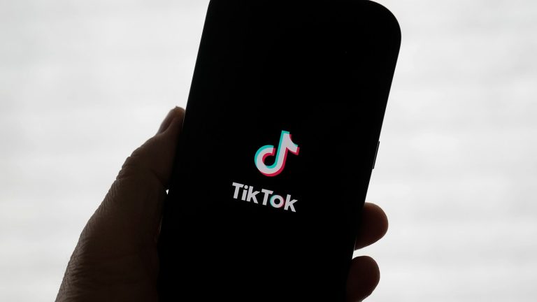 Trump admin live updates: Trump weighing TikTok proposal ahead of potential ban