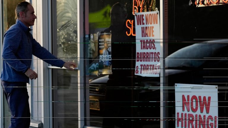 US jobless benefit applications rise modestly as labor market unfazed by trade war