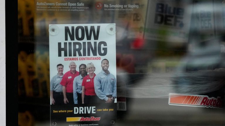 US jobless benefit claims fall last week as labor market remains strong
