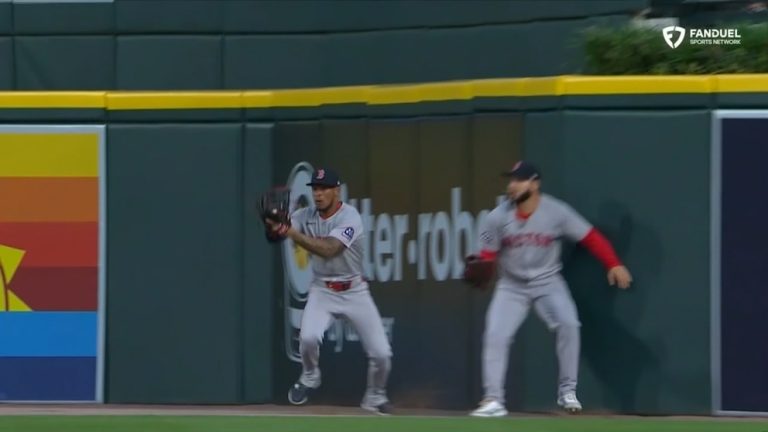 Video Boston Red Sox player makes unbelievable catch