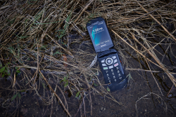 How Switching to a Flip Phone Deepened My Friendships