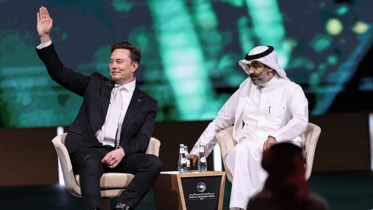 Senate Democrats want investigation into whether Trump administration helping Musk make Starlink deals