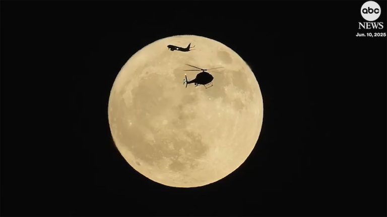 WATCH:  Stunning moment helicopter and plane pass in front of 'strawberry moon' over Chicago