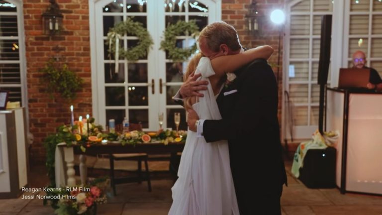 Video Daughter surprises dad on wedding day with recording of great grandfather singing