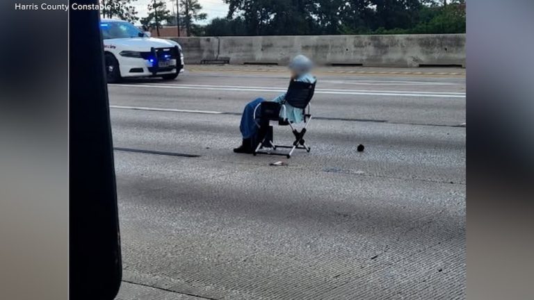 Video Armed 64-year-old woman blocks Texas highway in lawn chair during standoff: Officials