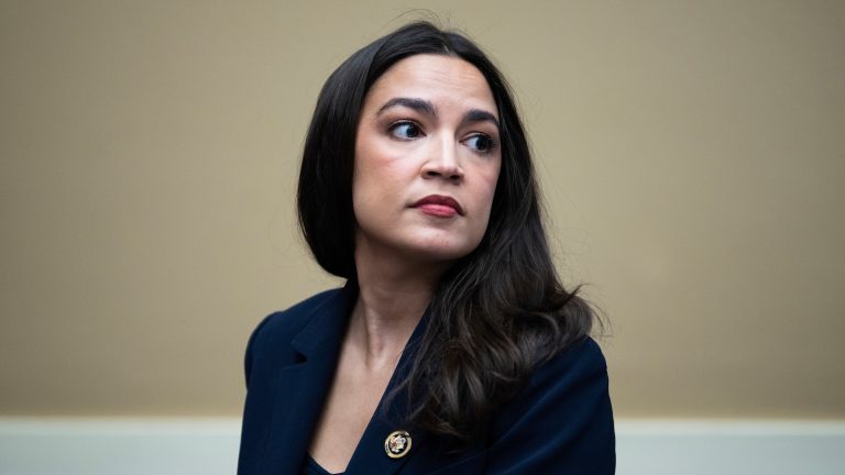Alexandra Ocasio-Cortez endorses Zohran Mamdani in NYC mayoral race after chaotic debate
