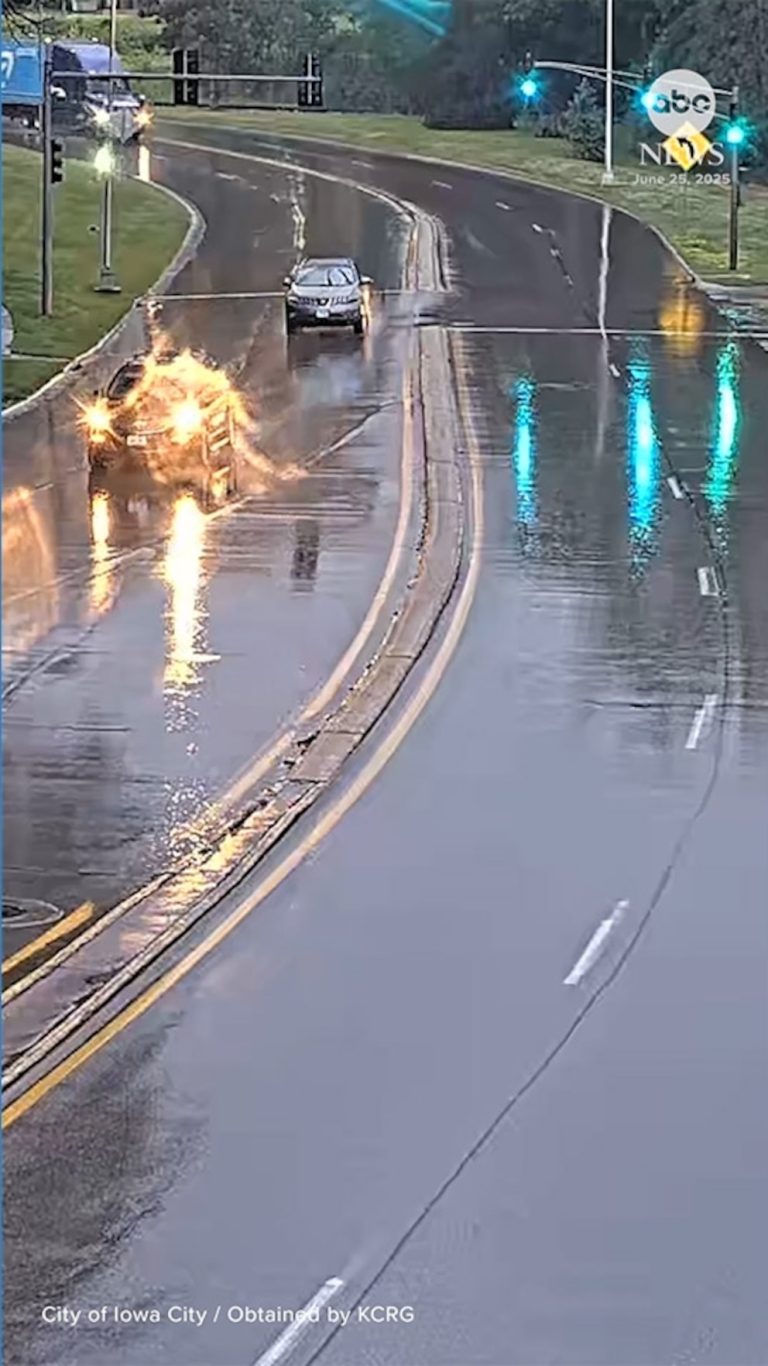 Video Amazon truck loses control and veers off road