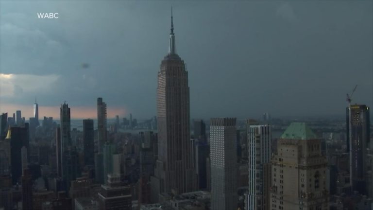 Video Severe storms threaten to derail holiday travel for millions