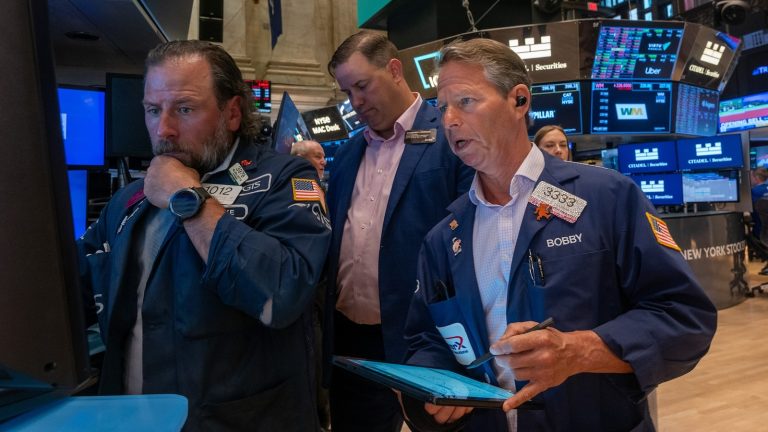Dow closes down 420 points as Trump unveils new tariffs